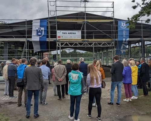 TWS Arena feiert Richtfest